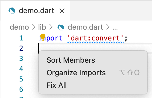 El menú 'Source Action...' en Visual Studio Code mostrando las opciones 'Sort Members', 'Organize Imports', y 'Fix All'.